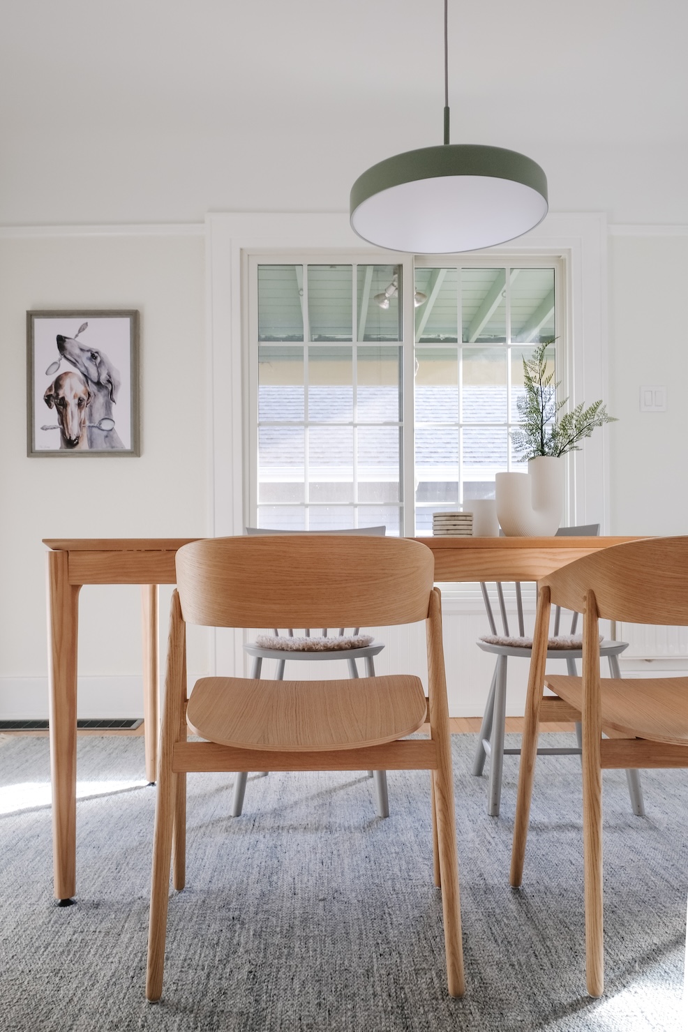 Living room with scandinavian dining table and chairs